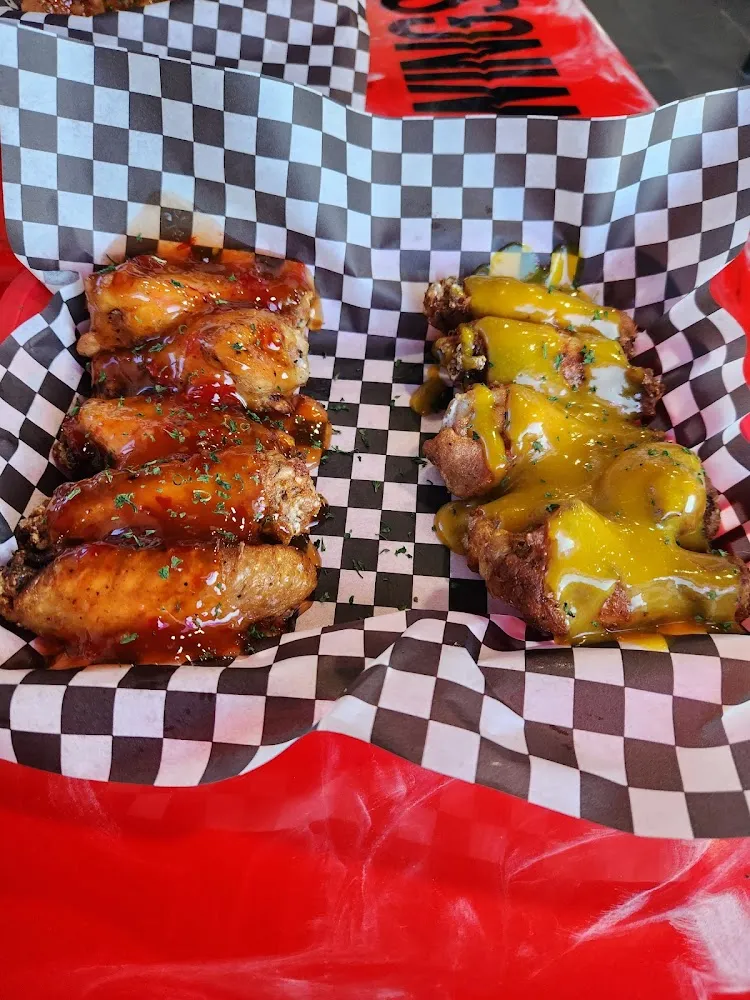 Chicken Wings Valley Gold and Sweet Chili Sauce